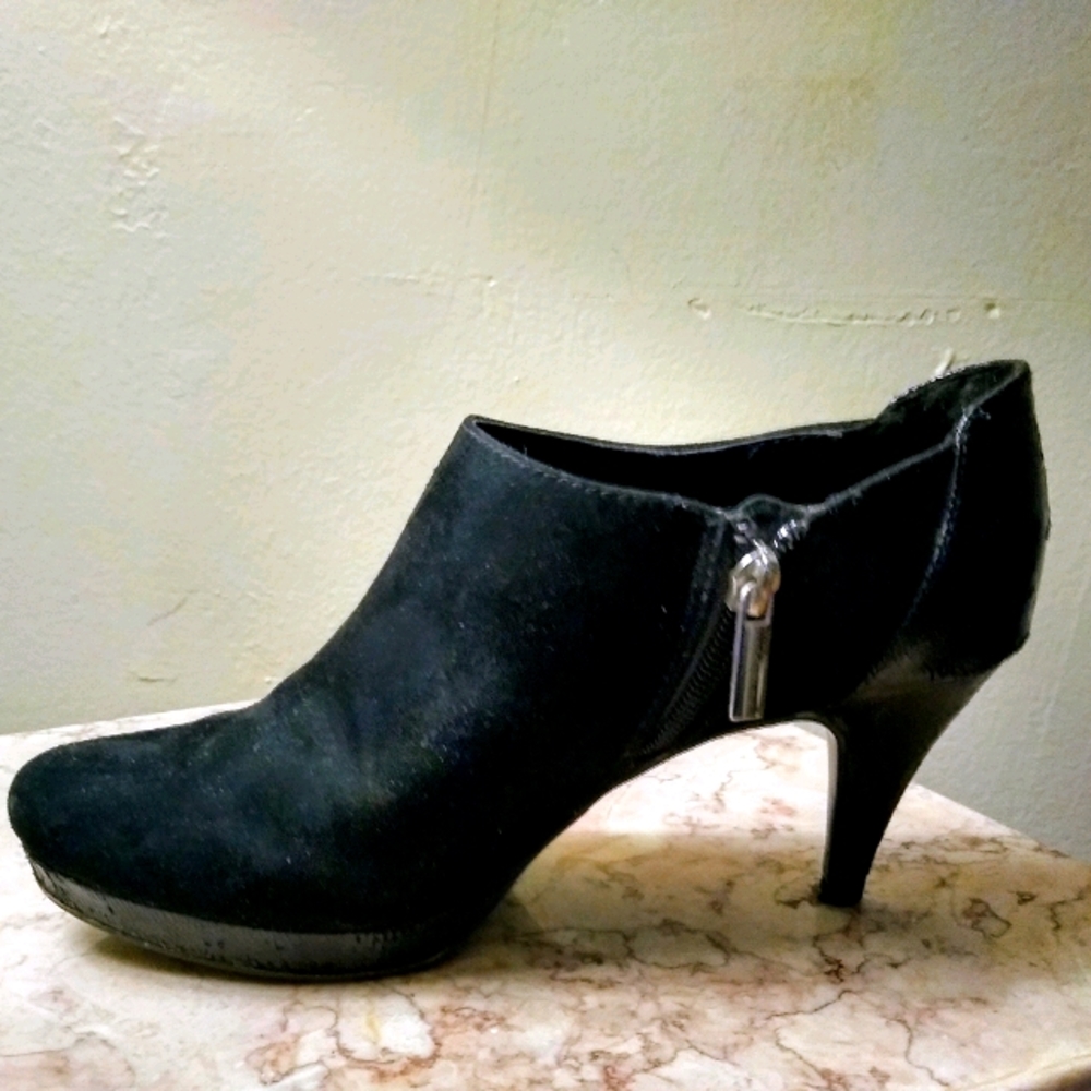 Black high heeled bootie